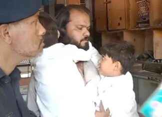 Karachi Police Reunites Missing Children with Parents: A Heartwarming Story karachi-police-reunites-missing-children-with-parents-a-heartwarming-story