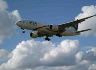 PIA Resumes Islamabad to Paris Flights with Eye-Catching Ad pa-resumes-slamabad-to-paris-flights-with-eye-catching-ad