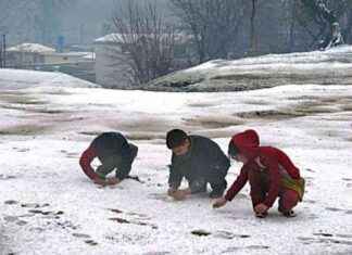 Snowfall in Khyber Pakhtunkhwa Leads to Traffic Disruptions and Increased Cold snowfall-in-khyber-pakhtunkhwa-leads-to-traffic-disruptions-and-ncreased-cold