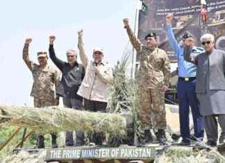 Pakistani PM Commends Armed Forces for Avenging 1971 War pakistani-pm-commends-armed-forces-for-avenging-1971-war